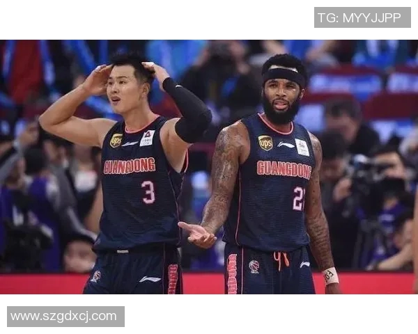 广东队训练动态小胡与双小外表现亮眼徐杰归队杜润旺防守积极发声 广东队训练动态小胡与双小外表现亮眼徐杰归队杜润旺防守积极发声